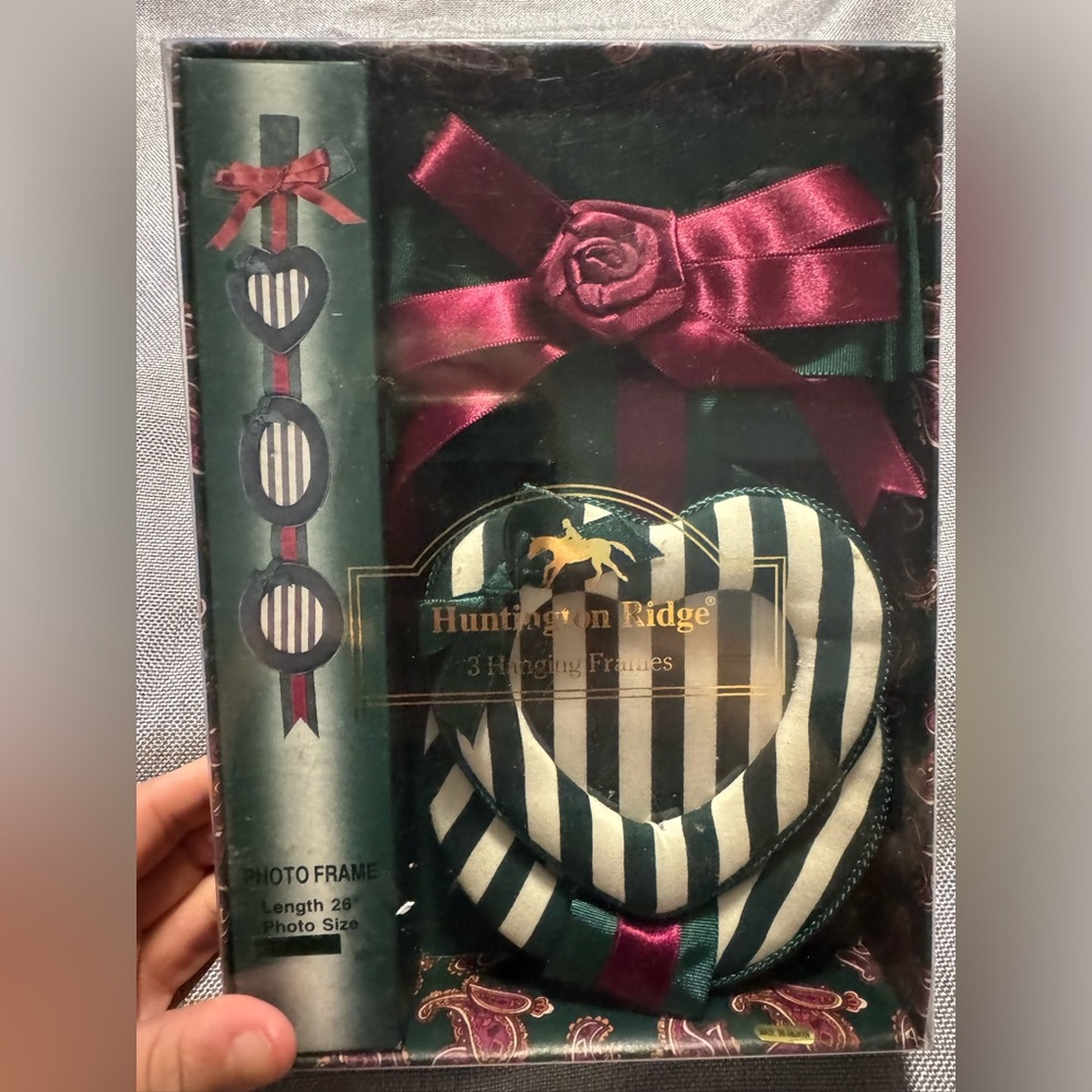 Hunter Ridge Striped Heart Picture Frame Set - Green and White